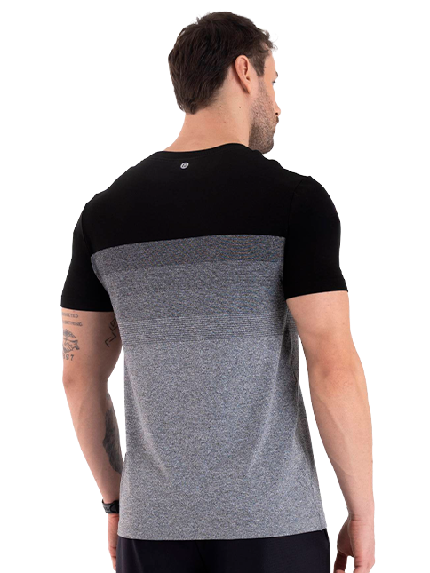 T-SHIRT SEM COSTURA COM LISTRAS DEGRADE 4